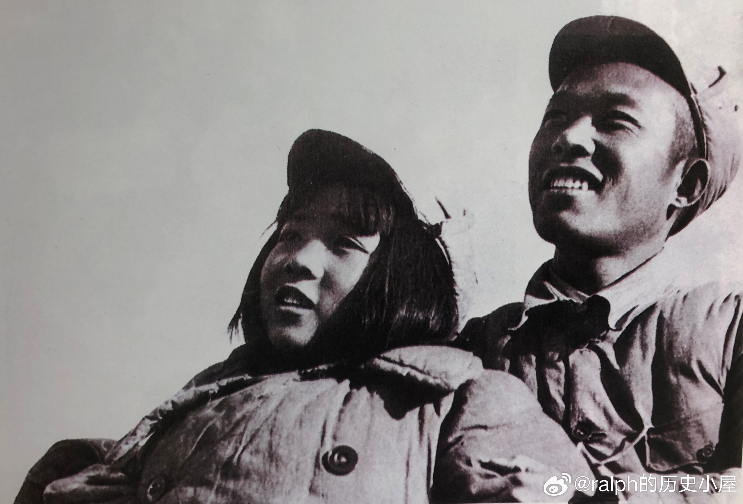 1942年抗敌剧社小演员田华与冀东摄影事业开创者雷烨（1914.8-1943.4