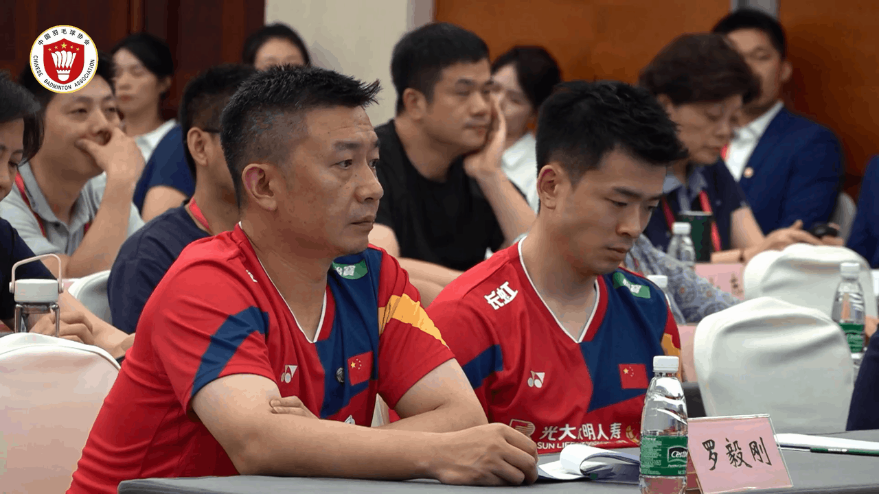 雅思组合 参加中国羽毛球协会第七届会员代表大会 ​
       