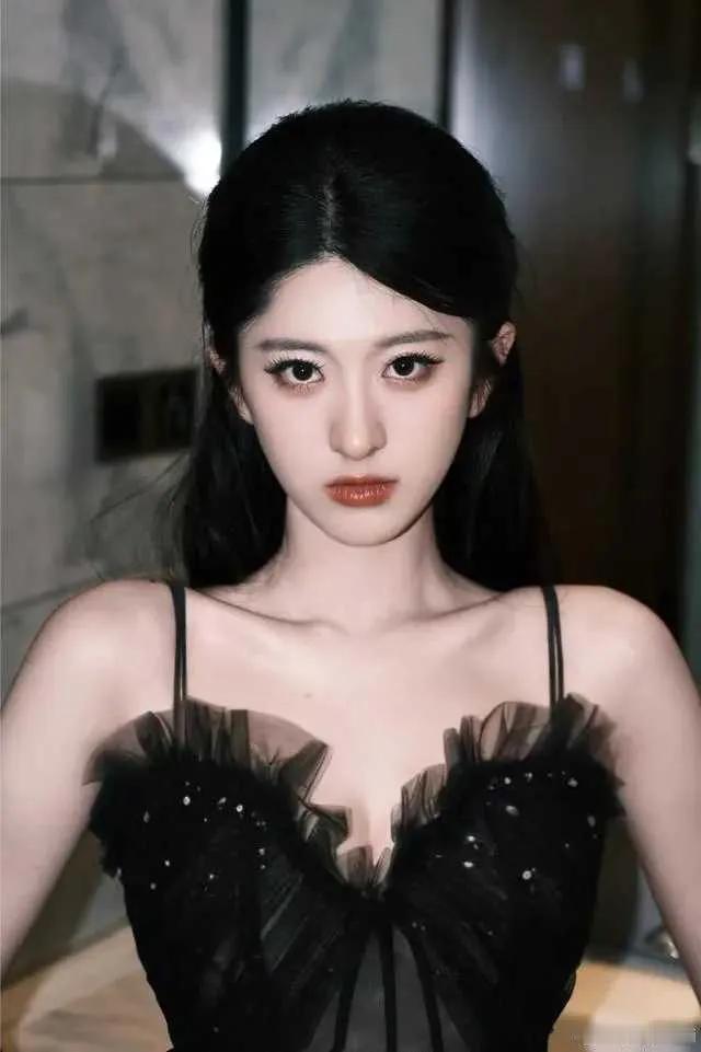 美女演员苏棋，这也太好看了吧，看一次心动一次！