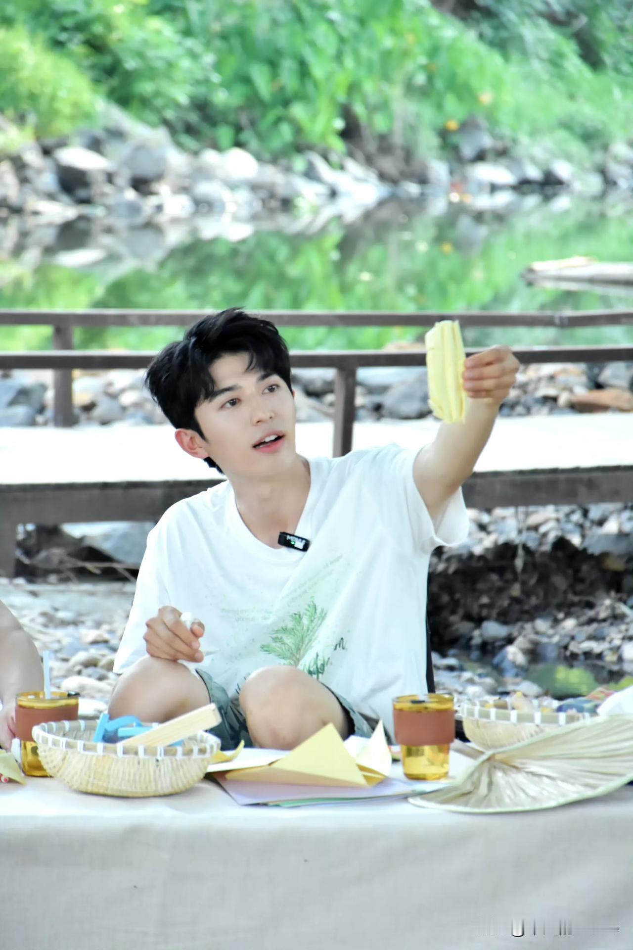 8月14日，三子姐姐发文：“欢迎弟弟们回佳吃饭啦！”

本来观众们都在担心重庆站