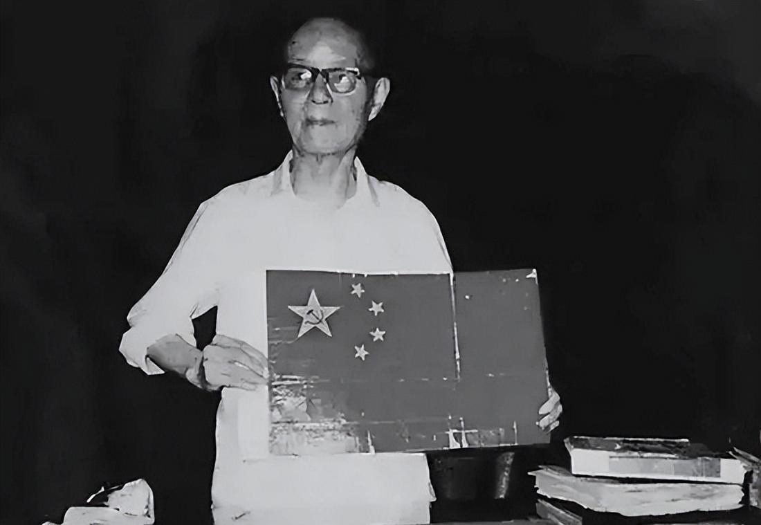 1949年曾联松曾设计了两种国旗方案，却因一念之差与国旗创作者荣誉擦肩而过
19