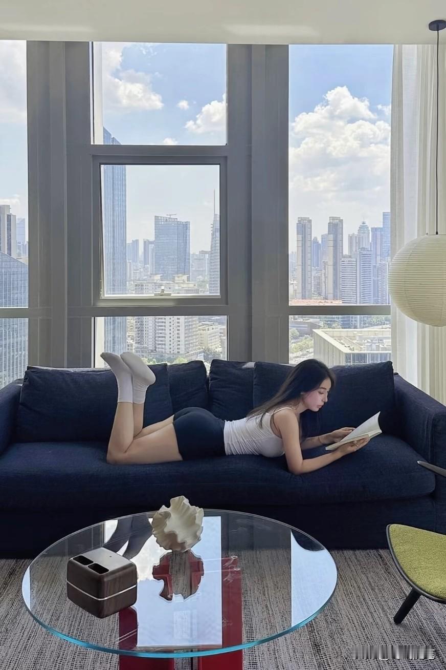 不知不觉心态就变了，好像弄丟了从前的自己，变得不善言词，学会了沉默，学会了懒得解