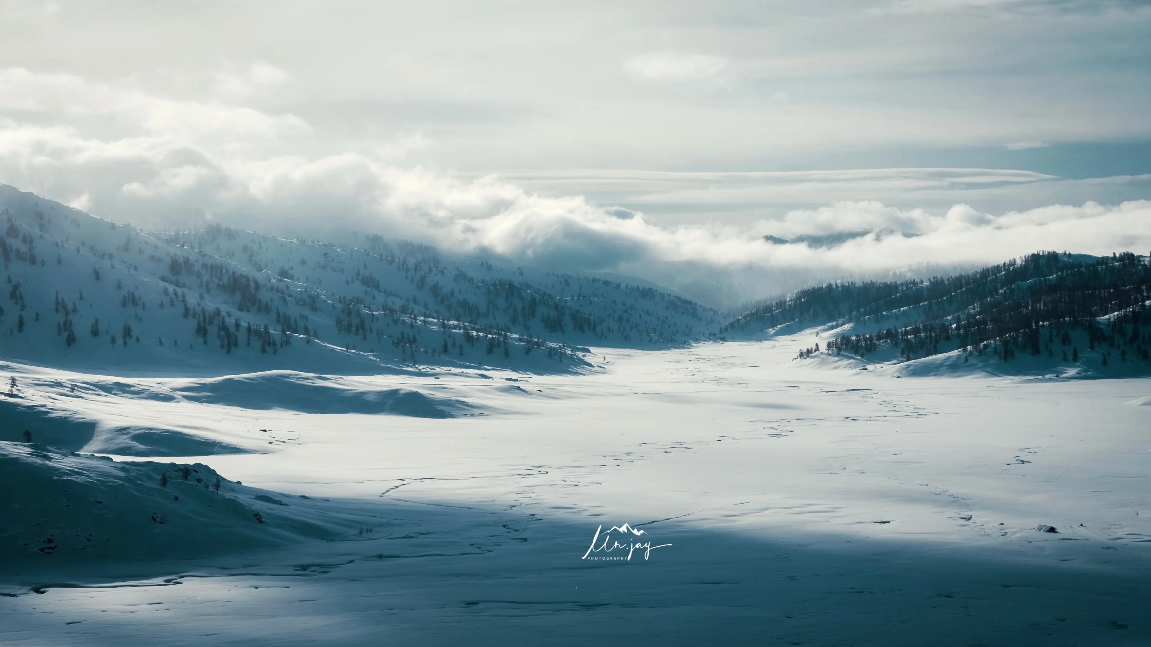 旅行是解开日常的绳结，让灵魂在异乡的风中重新舒展