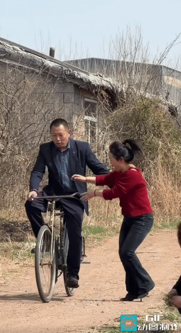 二八大杠：以前载满青春，现在载不动体重
 
谁的童年里，没有过一辆神一样的二八大