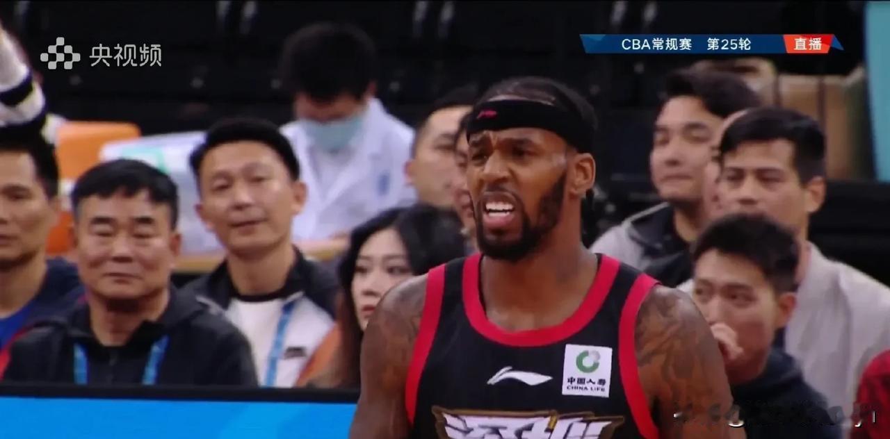 王哲林神奇绝杀！深圳队将吃到嘴里的胜利吐出来送给上海队，这3个环节但凡缺少一个上