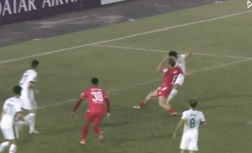 乌龙球？北京国安丢球了，双方踢成1-1。
比赛进行到第76分钟，北京国安越踢越乱