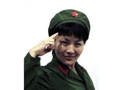 1984年，17岁女兵谢楠在云南麻粟坡烈士陵园中违纪开枪，被开除军籍。20年后她