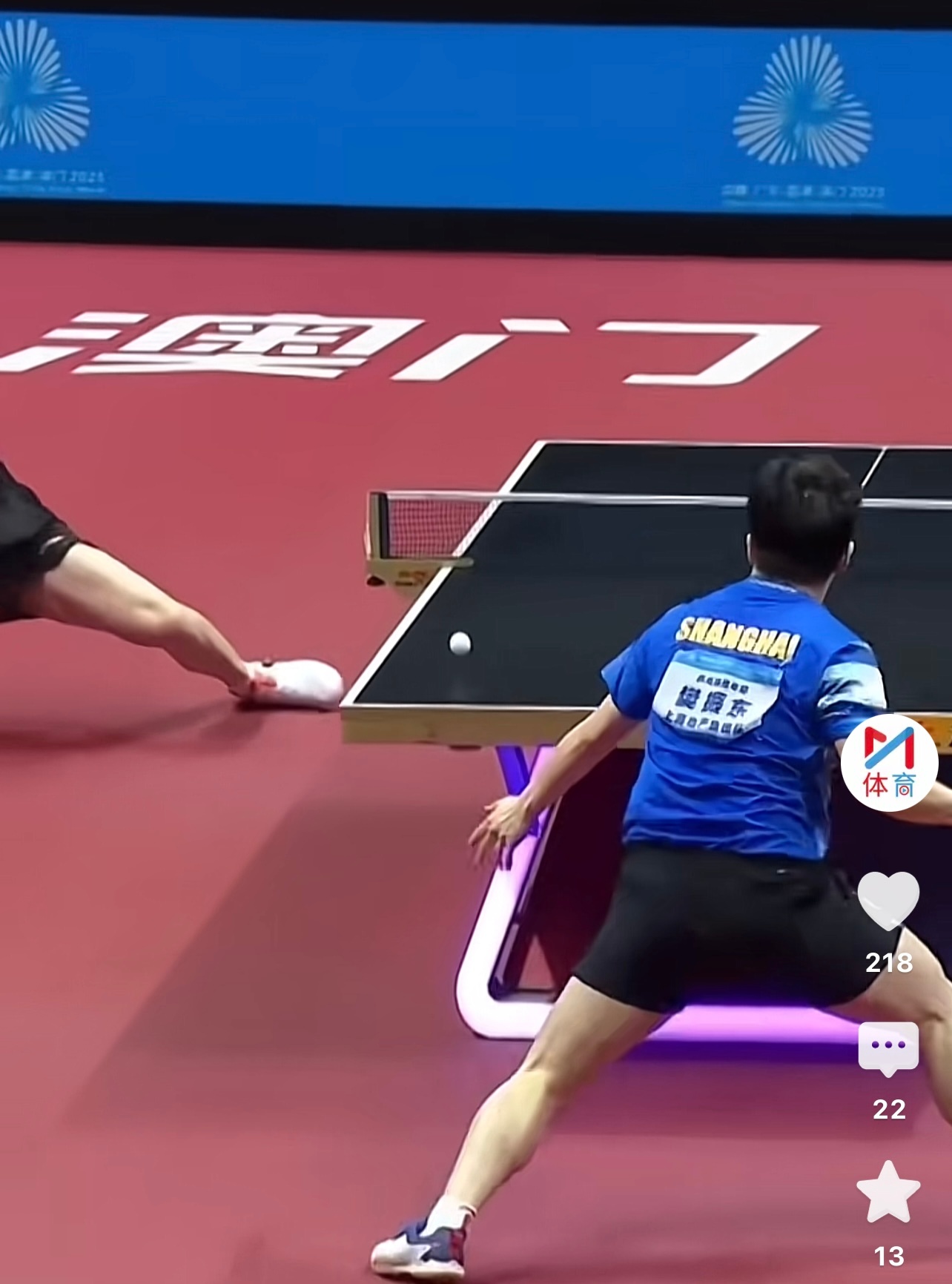 今天这场半决赛，是火星撞地球，是中国队的巅峰对决。前四局都是打得非常焦灼，双方的