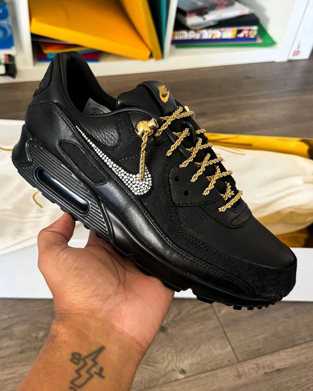 Victor Solomon x Nike “Trophies” collect