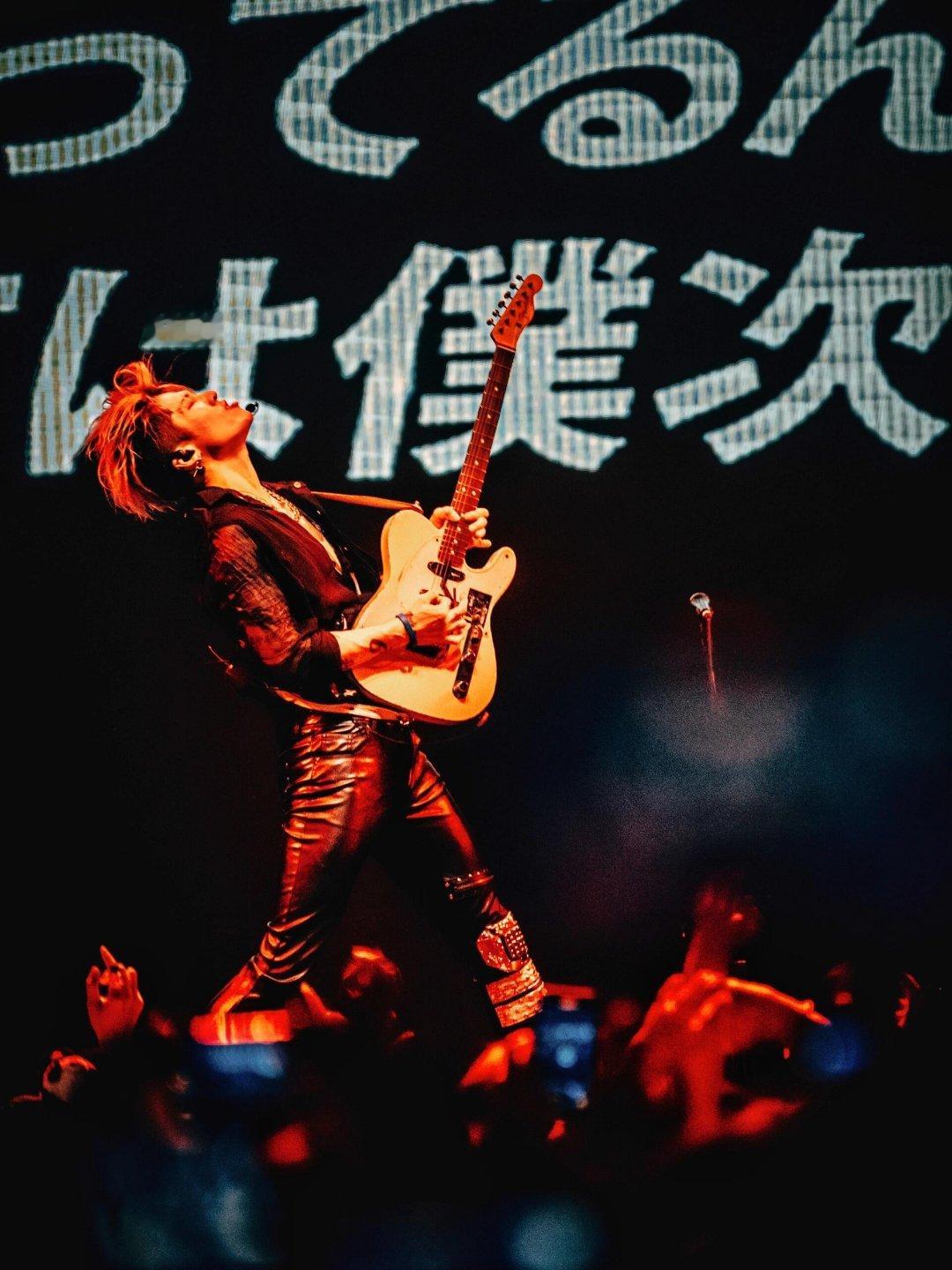 #雅真是被披哥节目组骗来的#雅真就是硬帅！几次《披荆斩棘》舞台看完已被狠狠迷住[