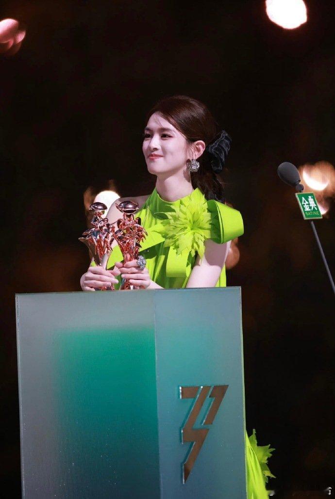 叶童陈昊宇乘风冠军回芒叶童的国民度不是盖的！初代冠军回芒，直接把情怀值拉满！声鸣