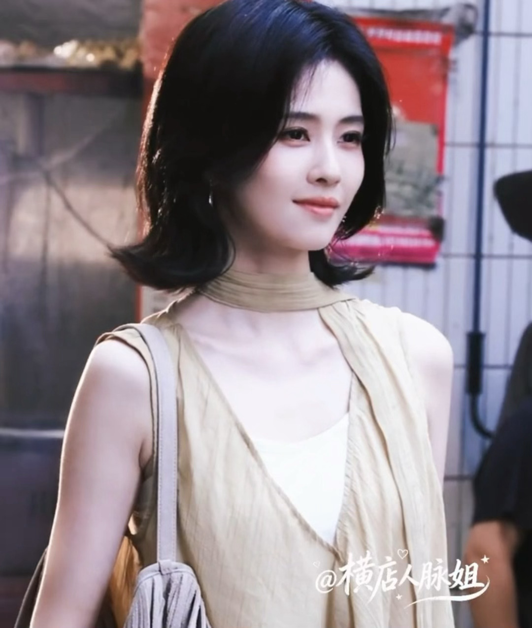 尽在掌握中的一抹笑 白鹿王韵娜