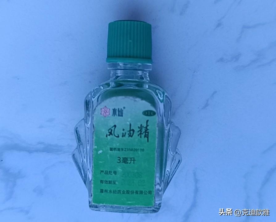 我的头老是痒，痒了好多年了。
开始认为是头发脏了，脏了就洗，可天天洗头还是痒。