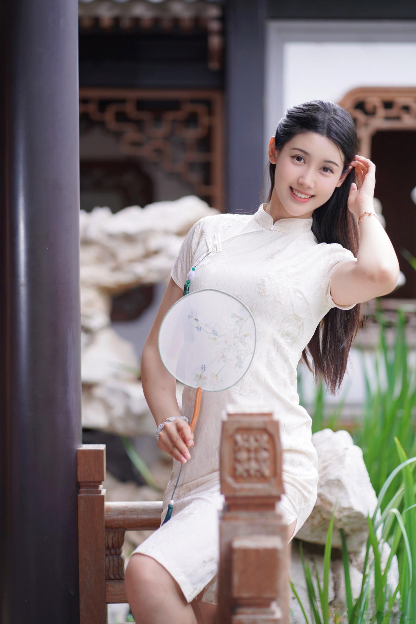 她可以褪色可以枯萎怎样都可以…但我只要看她一眼万般柔情便涌上心头… ​​​