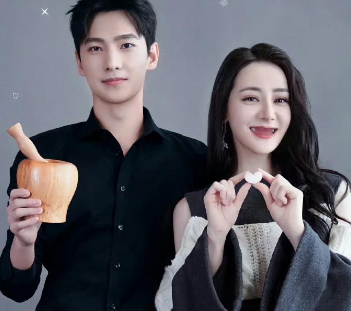 《凡人修仙传》🆚《利剑玫瑰》，
两位顶流的剧，你选择看哪部？

杨洋和迪丽热巴