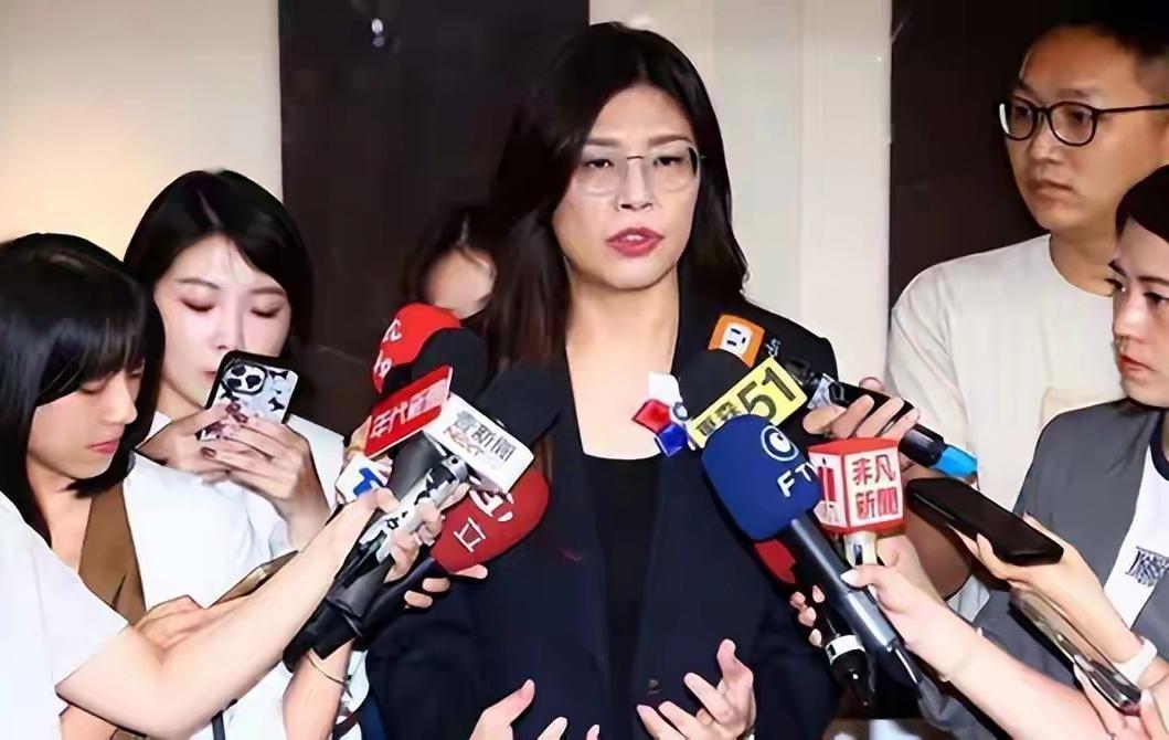 郑丽文把两岸和平寄托于美国本身就是一个错误，而把台湾当做中间一方协调中美之间的关