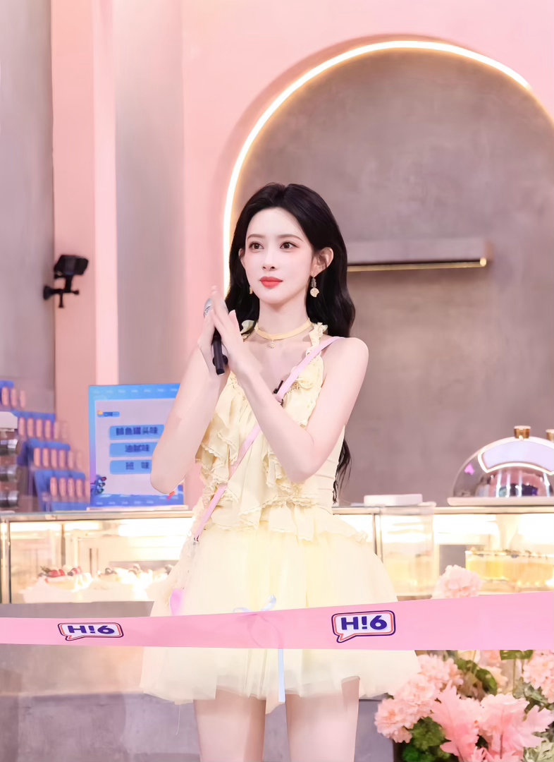 孟子义好六名场面你好星期六 孟子义长了一张可以演绝美女主的氛围感脸蛋，但她的灵魂