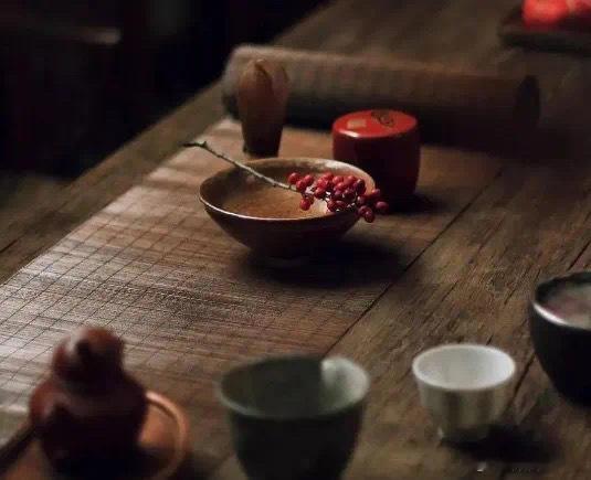 秋夕有怀，不自知其言·默斋主人原创短章败柳垂汀，敛雾含枝。孤鸿啼断，暮云渐低。吹