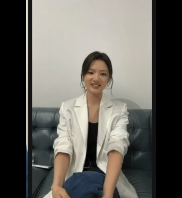 任敏直播时突然笑得停不下来，都笑出画面了。龚俊秒懂：“六点了，任敏饿了”，任敏边