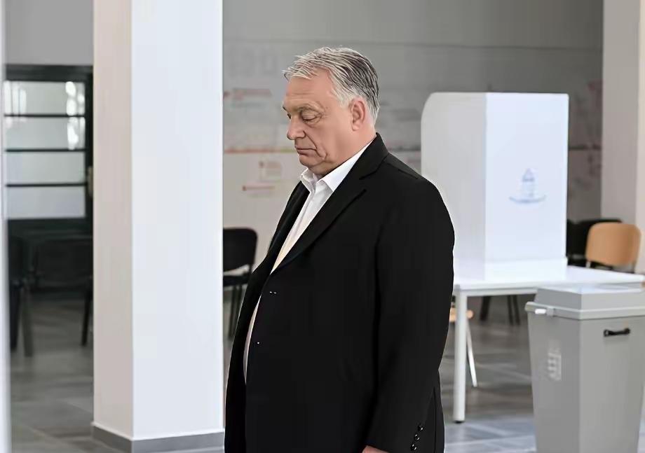 马斯克在X平台发文：“索罗斯组织已经接管了匈牙利”。
索罗斯表态：索罗斯发文称匈