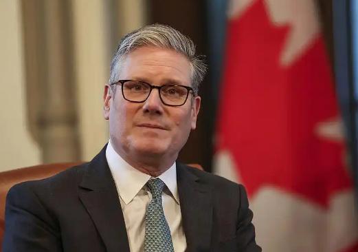 英国首相公开认怂了，塔默居然会因为一个驻外大使任命当众在议会低头认错，把自己政府