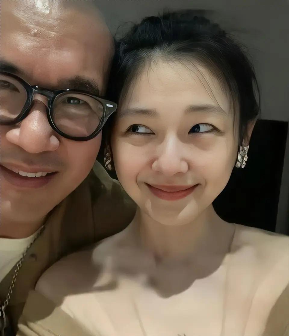 你绝对无法想象，现在每当翻到具俊晔近期的照片，都不禁让人回想起二十多年前的他。那
