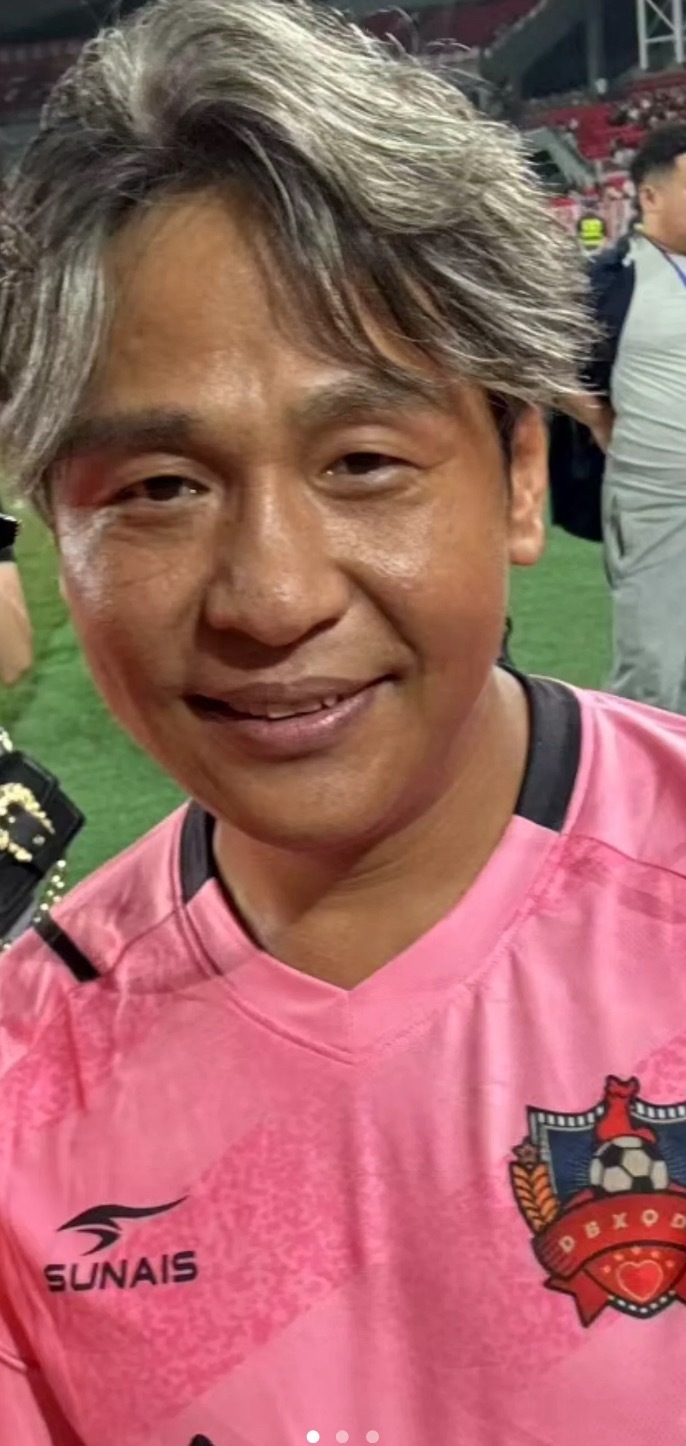 怎么不带谢广坤玩啊？哈哈哈与其让十一个专业的弄一场闹剧不如让十一个业余的踢一场喜
