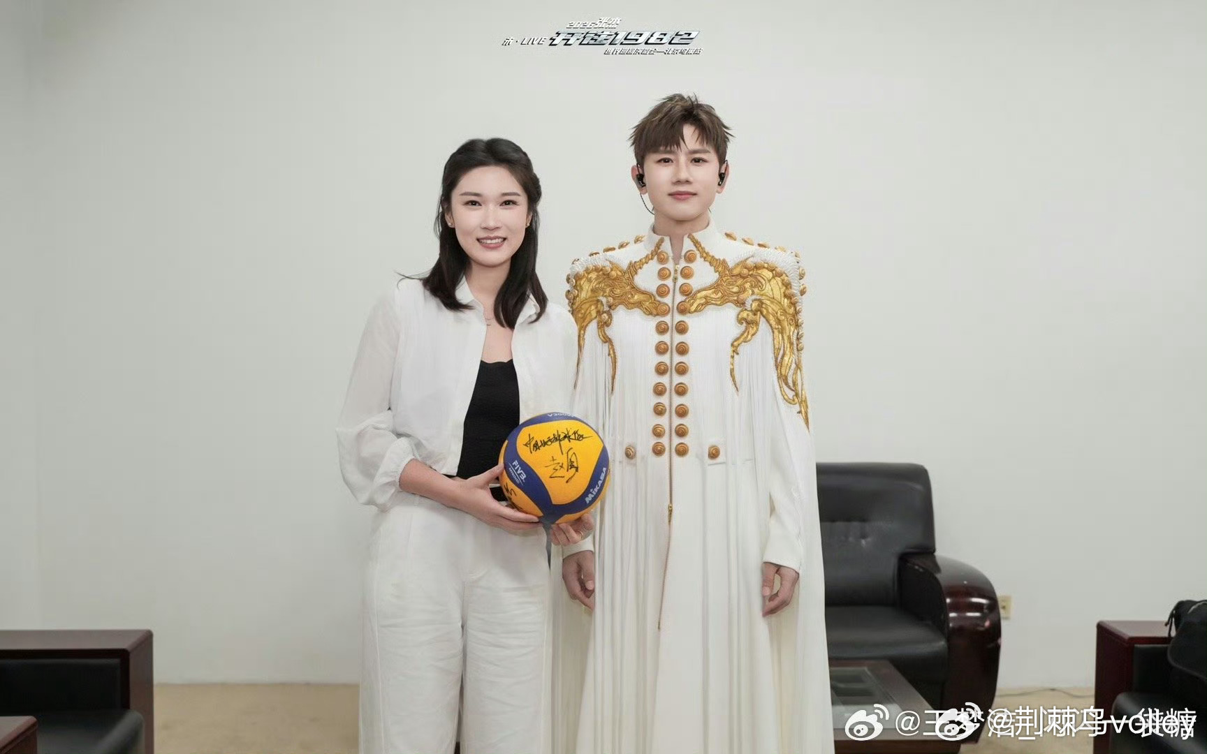 洁杰子，跨界同框🔥。梦洁去观看了张杰的演唱会。俩人都是我超喜欢的明星😎。女排