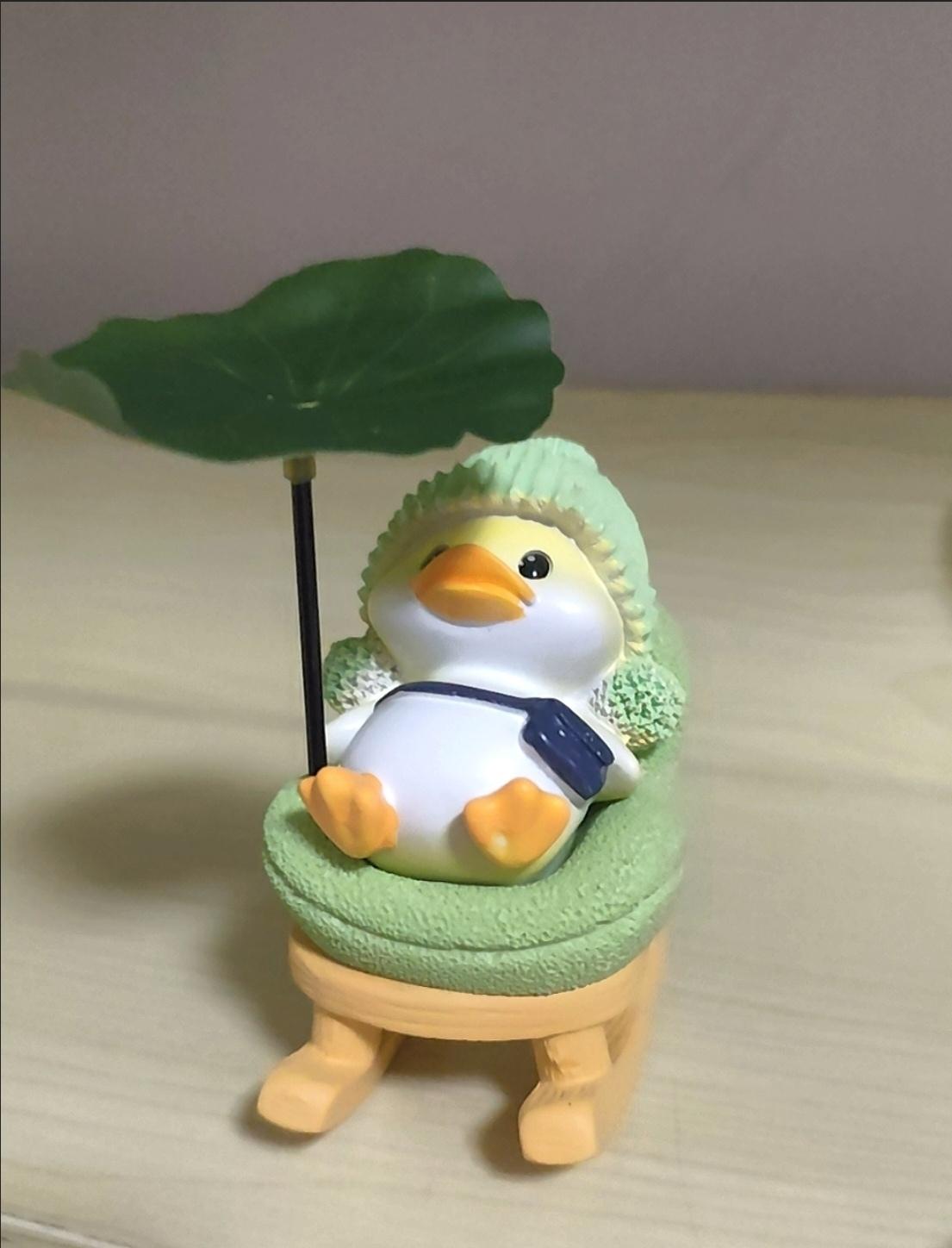 老公昨晚八点才踏进家门，一进门，全家上下愣是没一个人愿意挨着他。

话说昨天，老