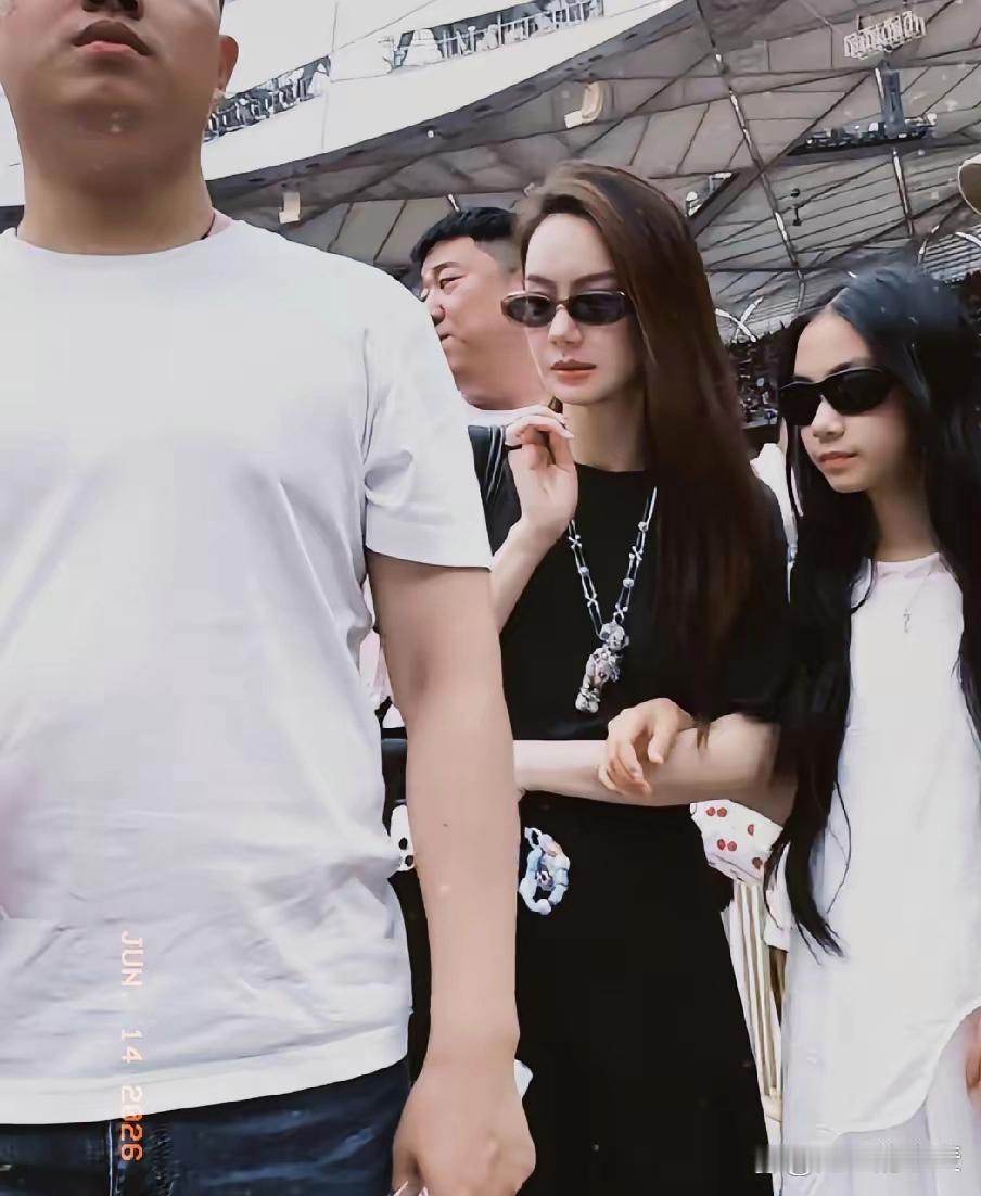 戚薇李承铉带女儿，现身蔡依林演唱会！一家三口好养眼，她女儿lucky今年11岁了