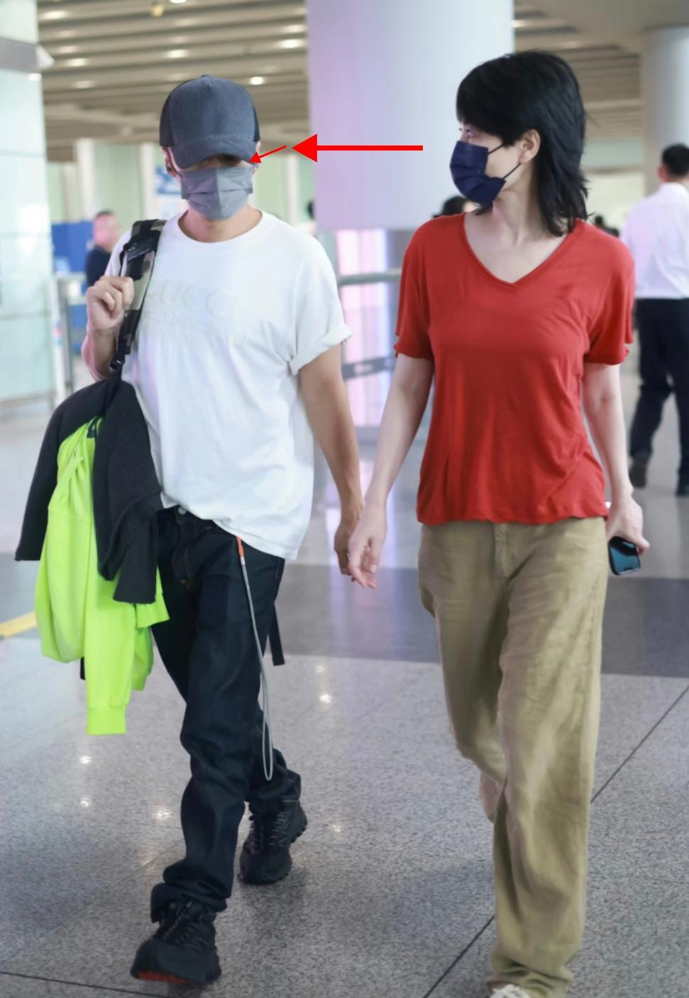 爱情，一定要结婚生孩子才算数吗？王菲和谢霆锋在一起这么久，网上说法五花八门。
 