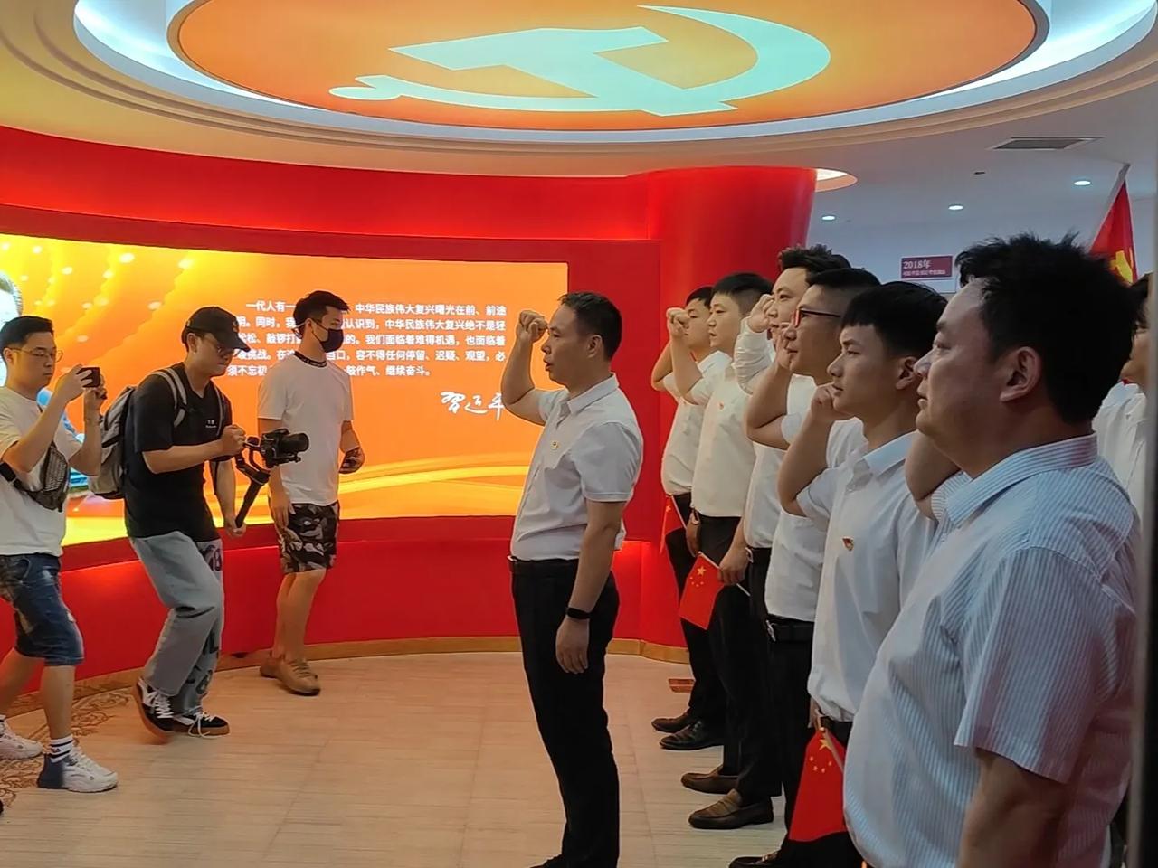 万家丽提质成效显著，越来越高端大气了！
七一前夕，长沙万家丽十一楼红色文化馆，人