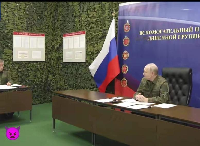 俄军在年底前扔出了一枚重磅炸弹。

12月1日晚，他们宣布已完全控制了两处关键要