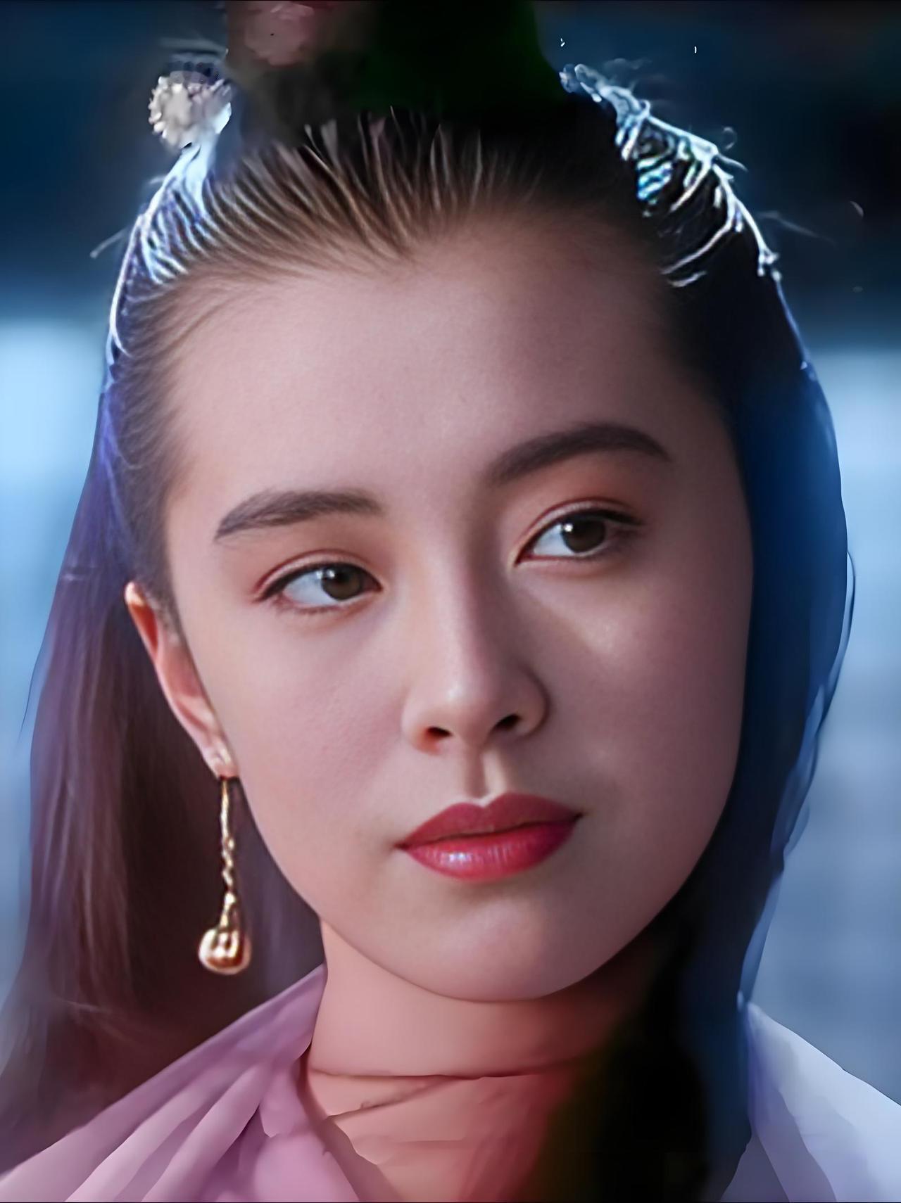 要我说，脑海里第一个蹦出来的，是王祖贤。

她演的聂小倩，一袭白衣，青丝如瀑，那