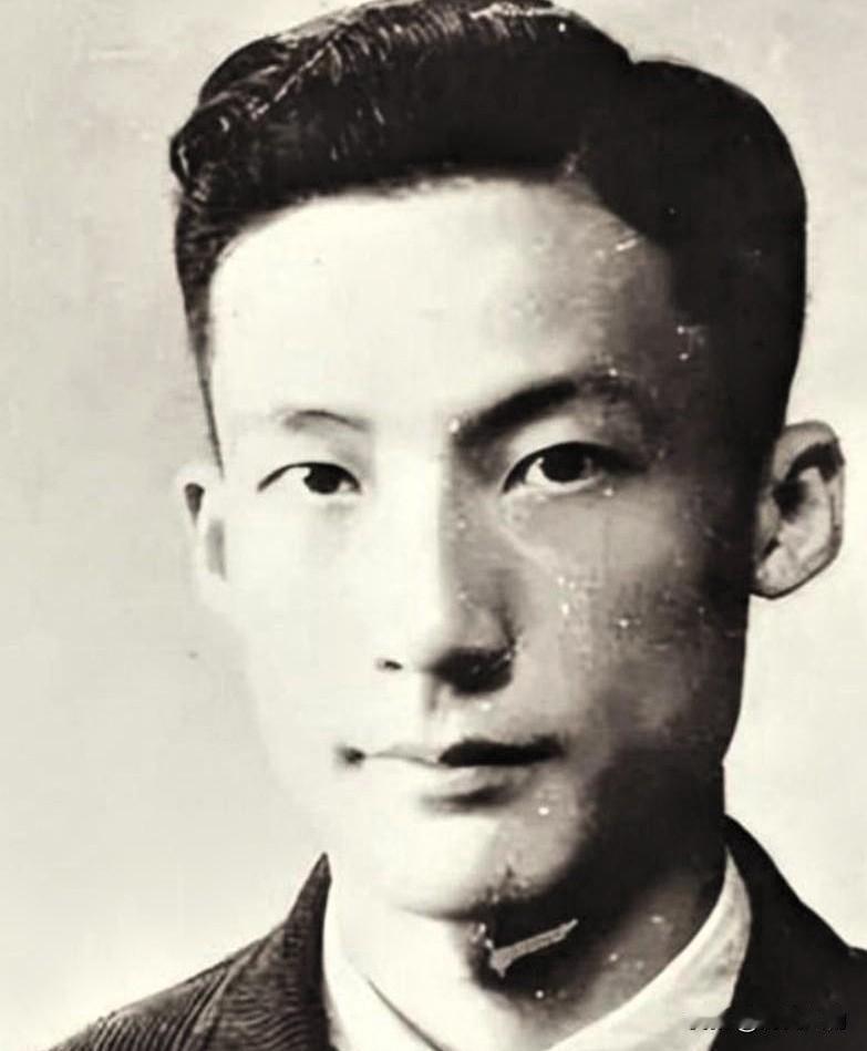 1949年12月，国民党保密局局长毛人凤在成都主持屠杀革命志士。12月4日，他在
