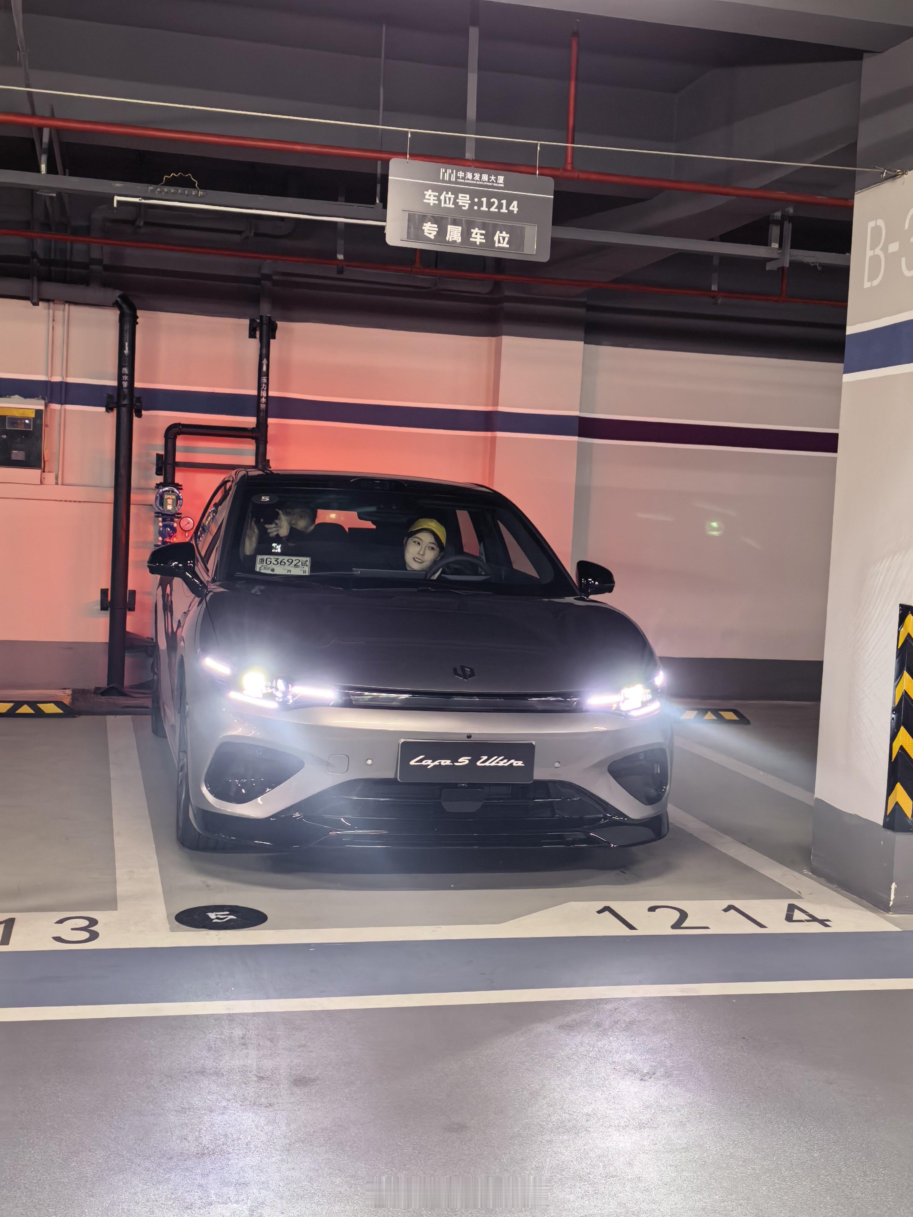 零跑Lafa5Ultra首发评测   零跑Lafa5Ultra视频拍了加紧制作出