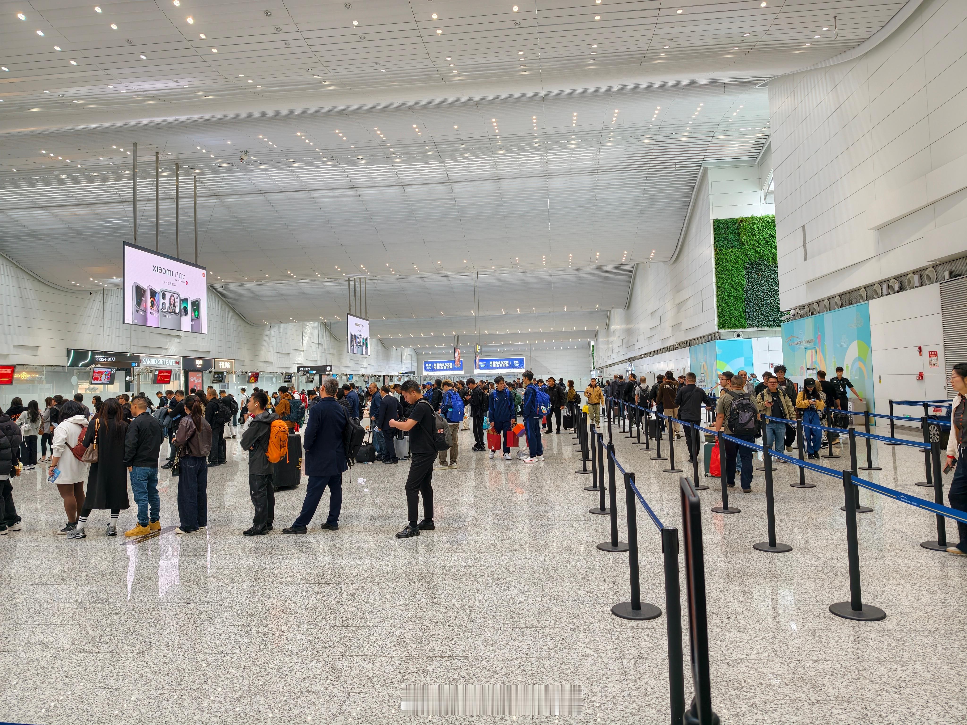 今天广州T2安检的人好多。 