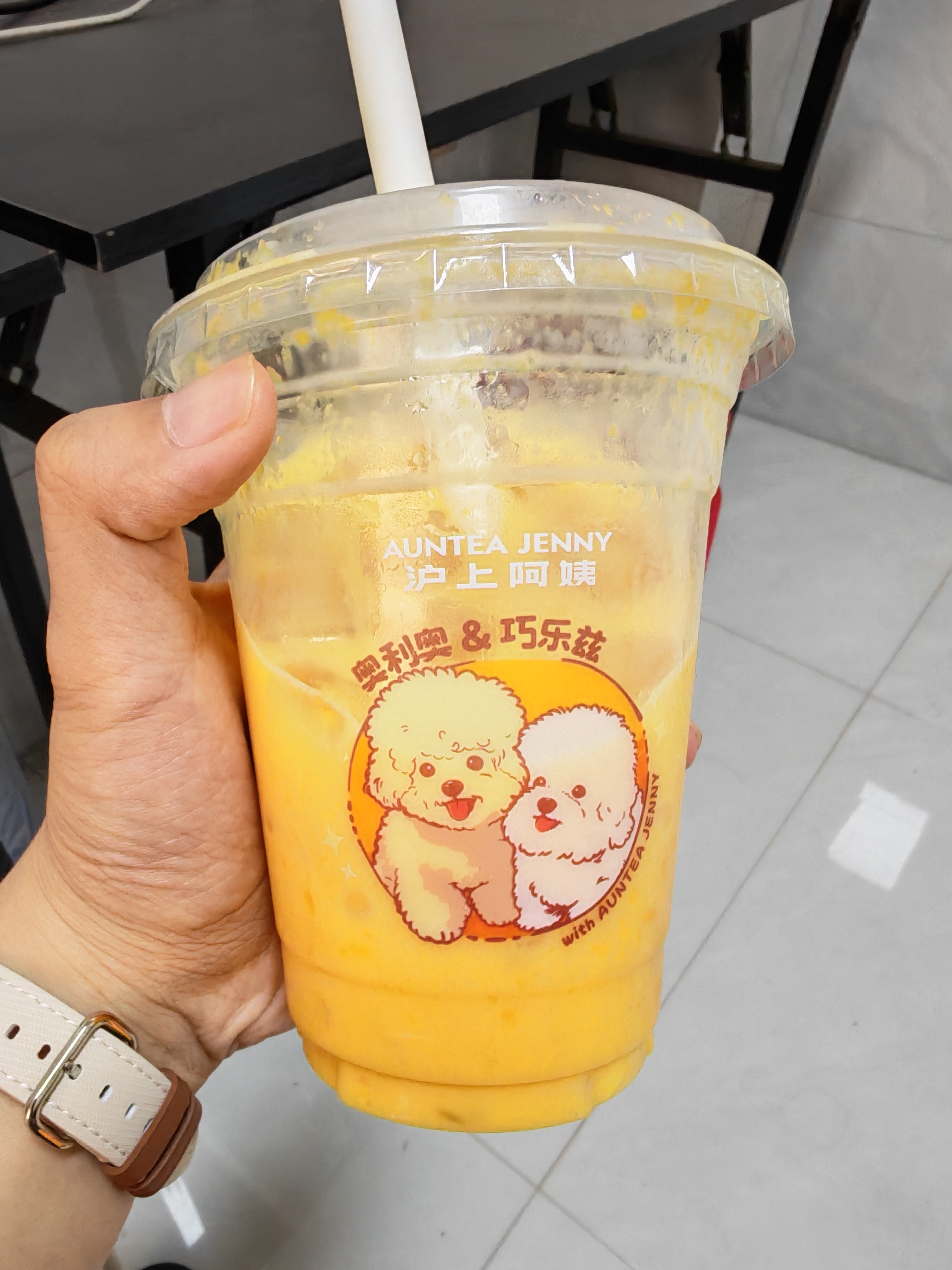 今天喝上了秋天的第一杯奶茶