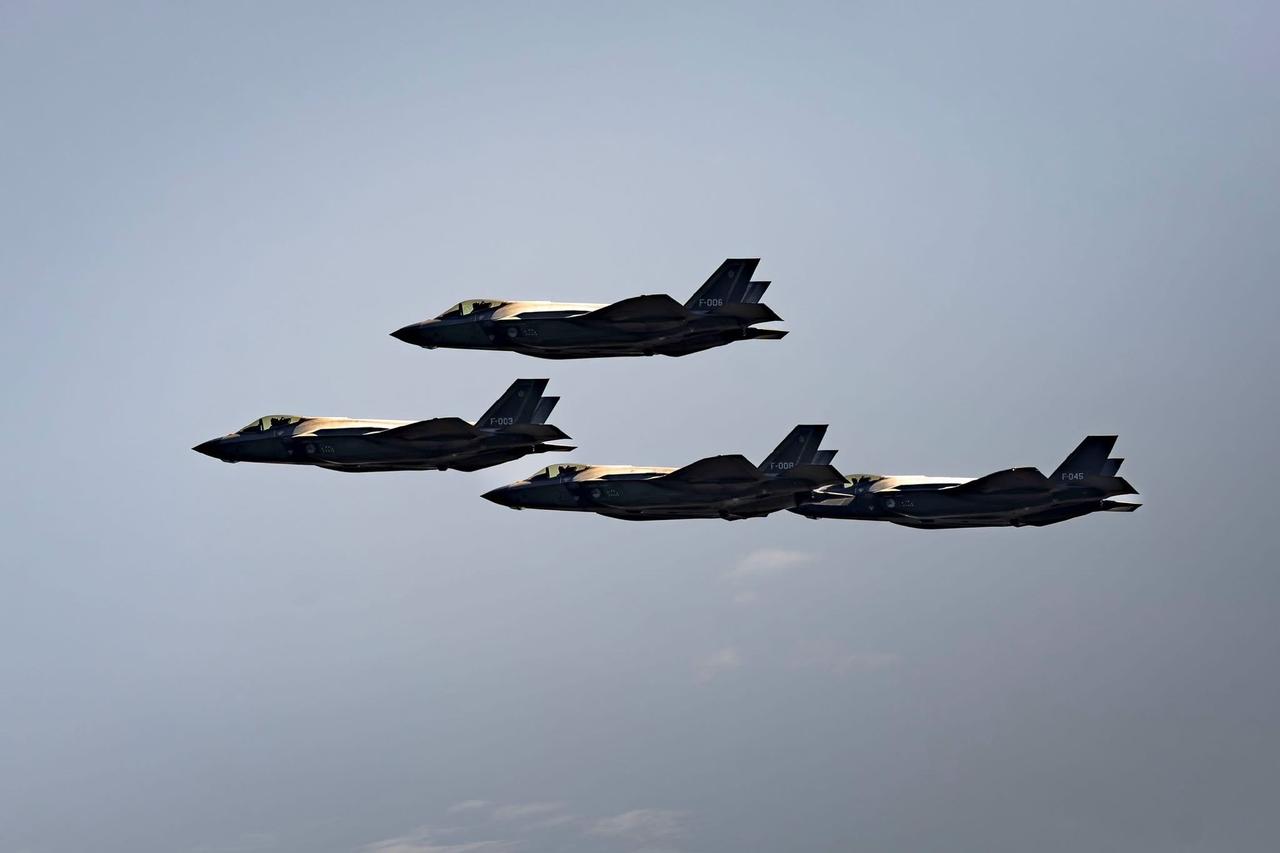 荷兰F-35A在美国250庆祝活动中飞越纽约。这4架F-35A隶属于美国卢克空军