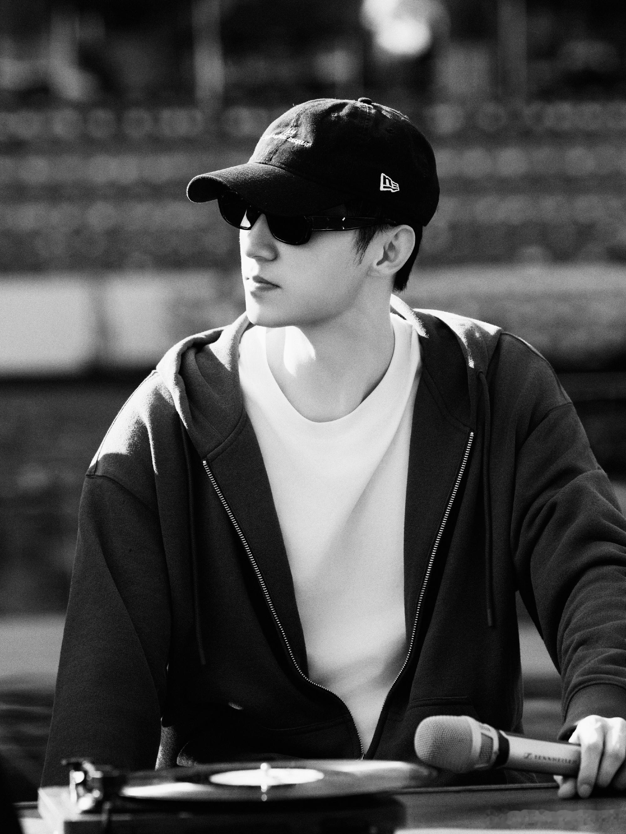 邓超黄景瑜王鹤棣完全魔丸组合湖南卫视跨年红毯直播湖南卫视跨年演唱会真的被帅到笑到