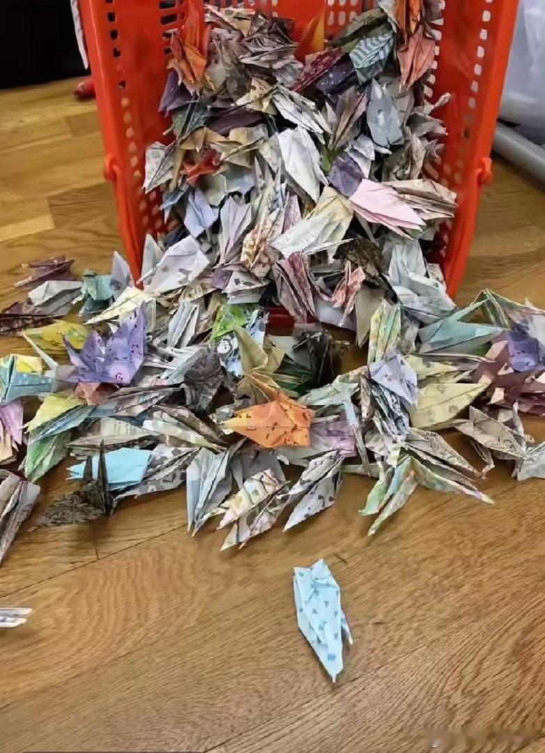 人家受灾小日子不送粮食和水就算了，输出这种垃圾算怎么回事，关键还是到付，真当是行
