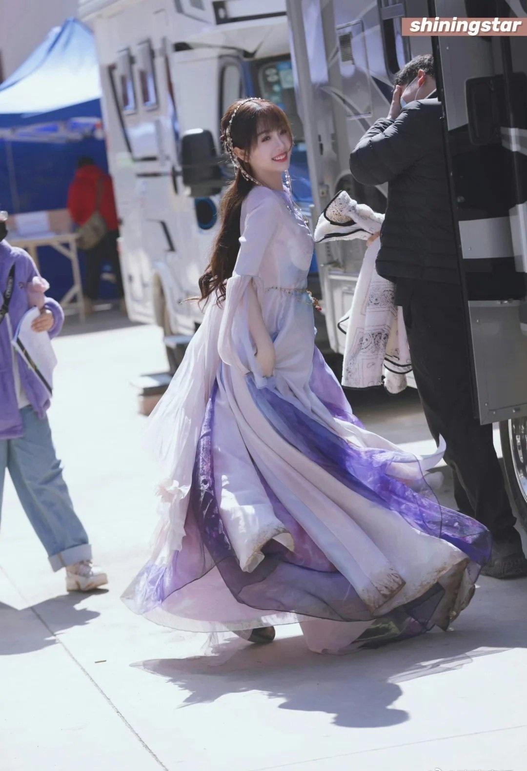 90后首位三平台破万演员95花断层第一
连续三年95后一番云合TOP1不分生花