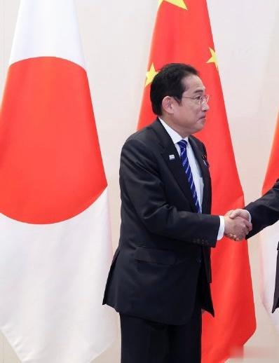 岸田文雄在APEC峰会期间与中方会晤时表示，希望中方取消对日本海产品进口禁令，并