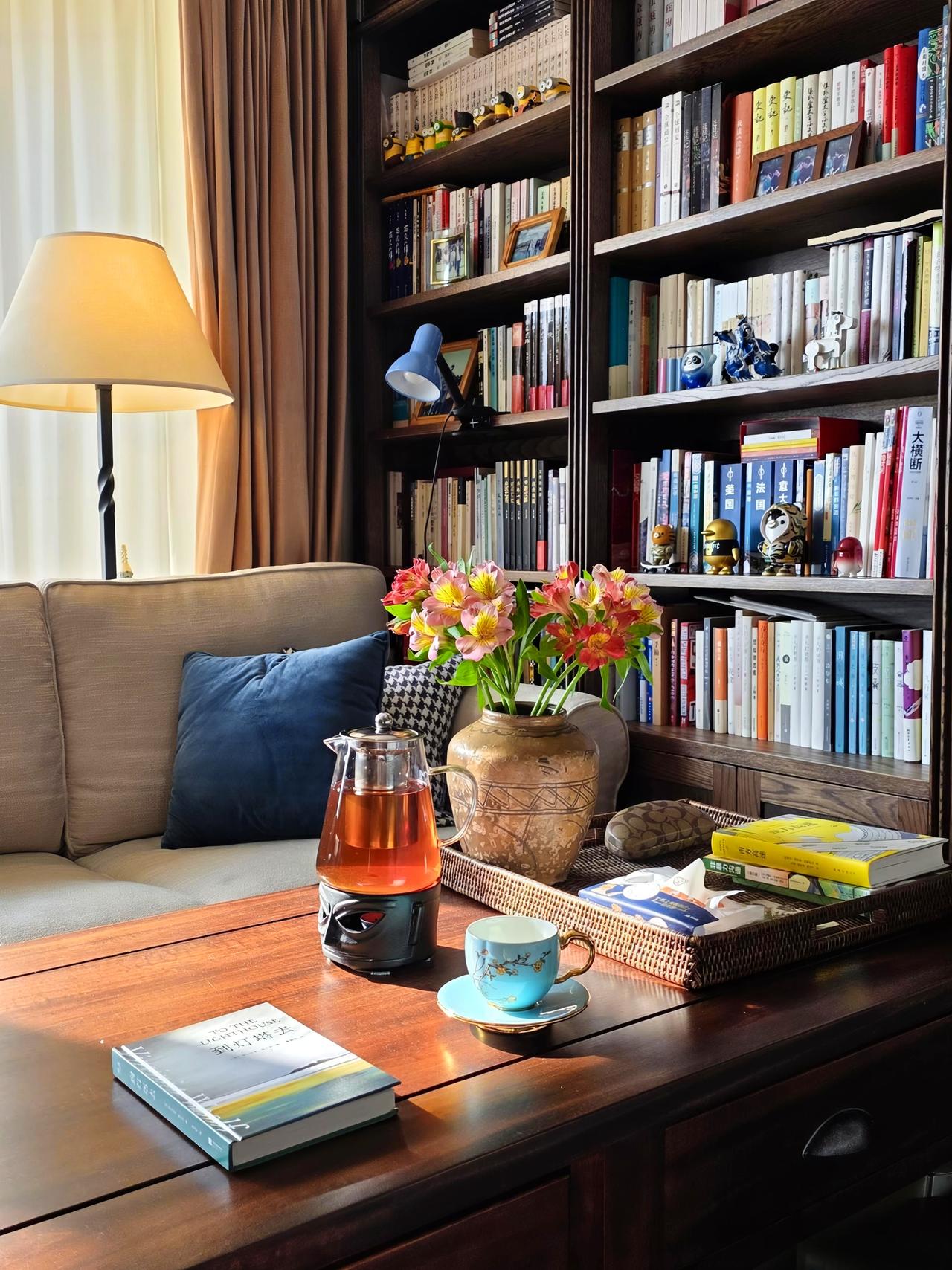 现在越来越多中年男人，下班后突然就“隐身”了——不进家门，不赴饭局，不吹牛，车里