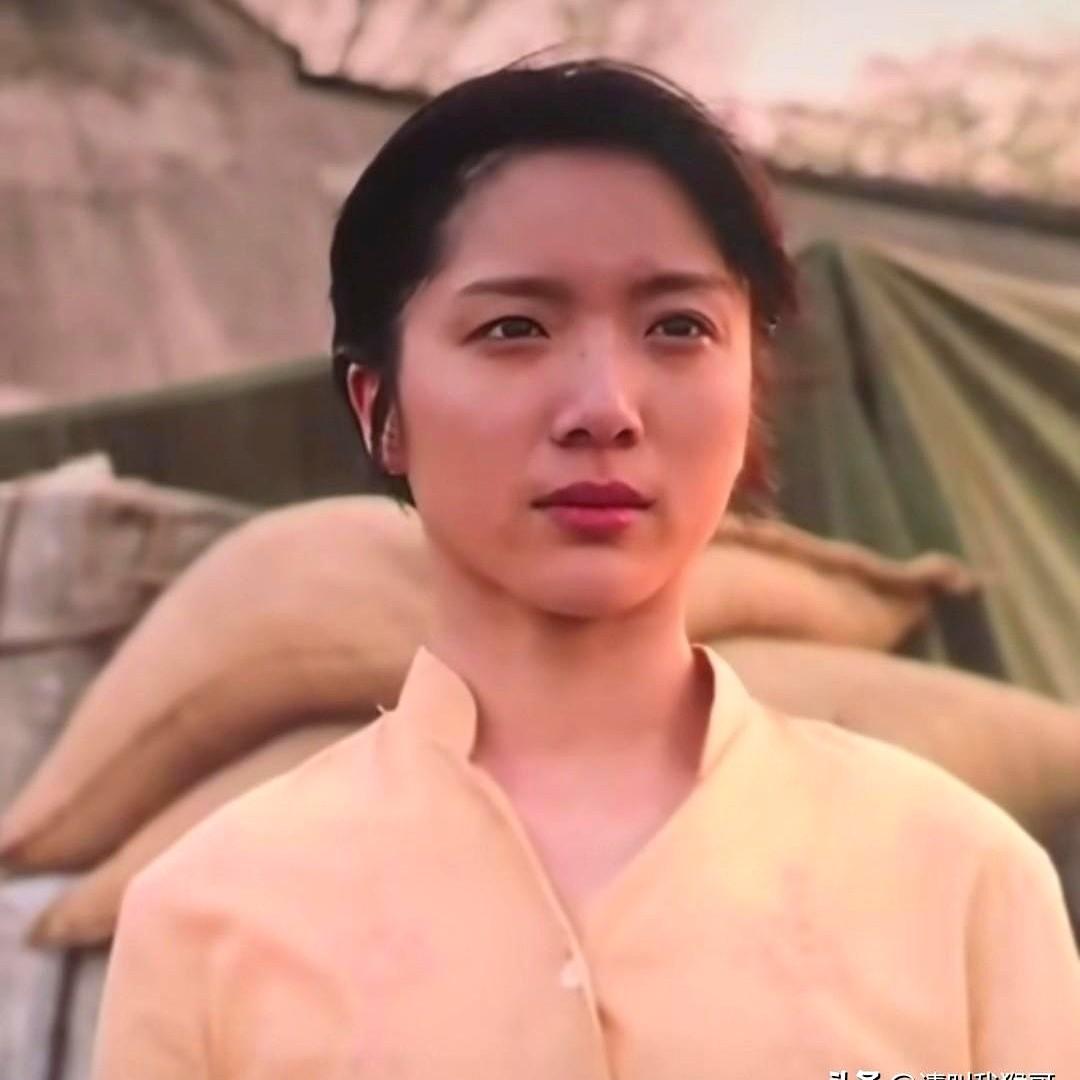 一句话没说，就让全网破防。一个素人演员，凭什么把离别演到“封神”？

码头上，船