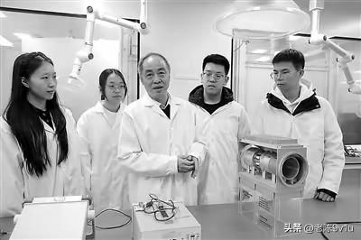 西安交大荣命哲团队研制国际首台百万干瓦发电机用210千安大容量断路器，打破国外垄