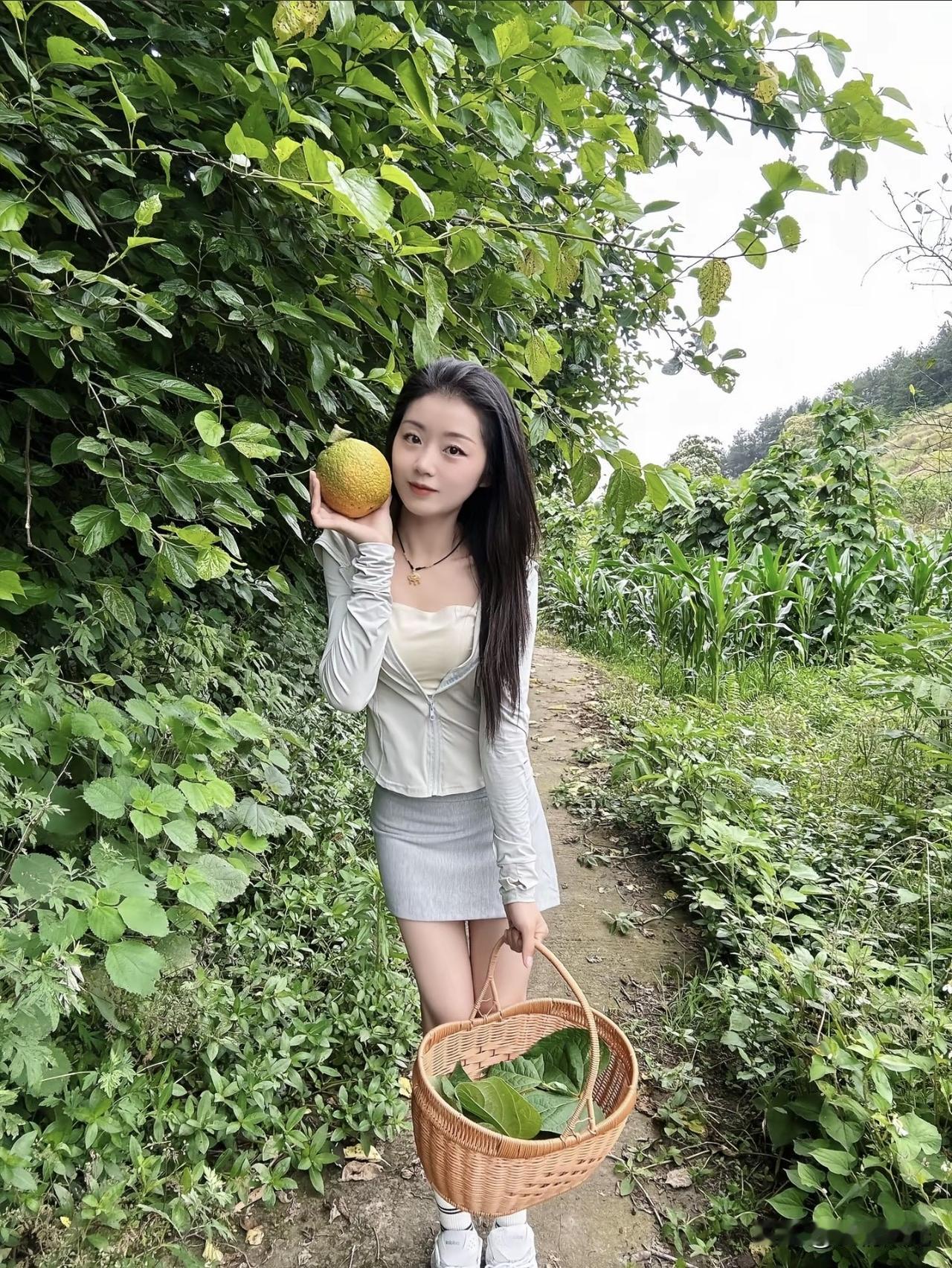 都说夫妻分床睡婚姻必亡
分床睡其实呀分的不是床
分的实际上是两个人的心
心不在一