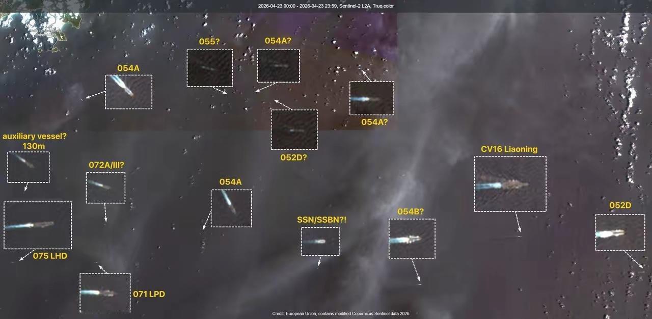 卫星照片显示，中国海军在南海集结了强大兵力，至少包括14艘各式舰艇。

看看这场