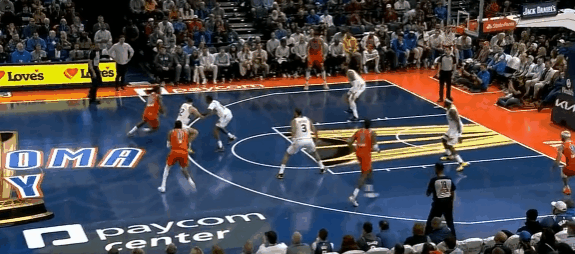 霍姆格伦投篮比小贾巴里史密斯有水平，顶着防守连续三分命中



霍姆格伦这样大个