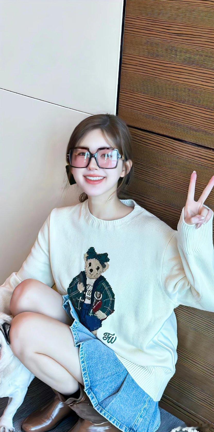 赵露思[超话]  以前在阳光下发光的露思哪里去了一定要早点回来～我不喜欢你瘦瘦的